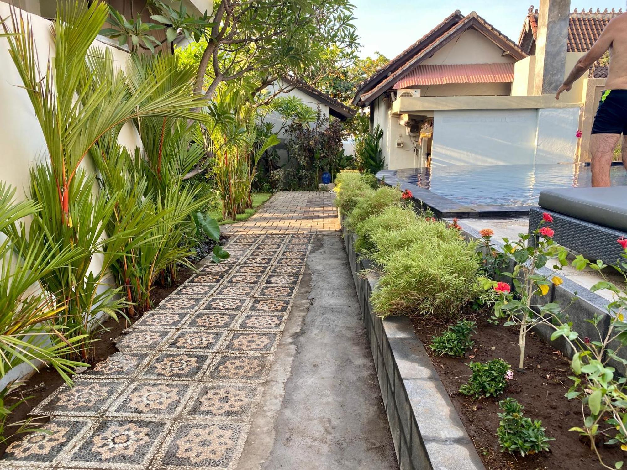Solaluna Beach Homestay Amed Екстериор снимка