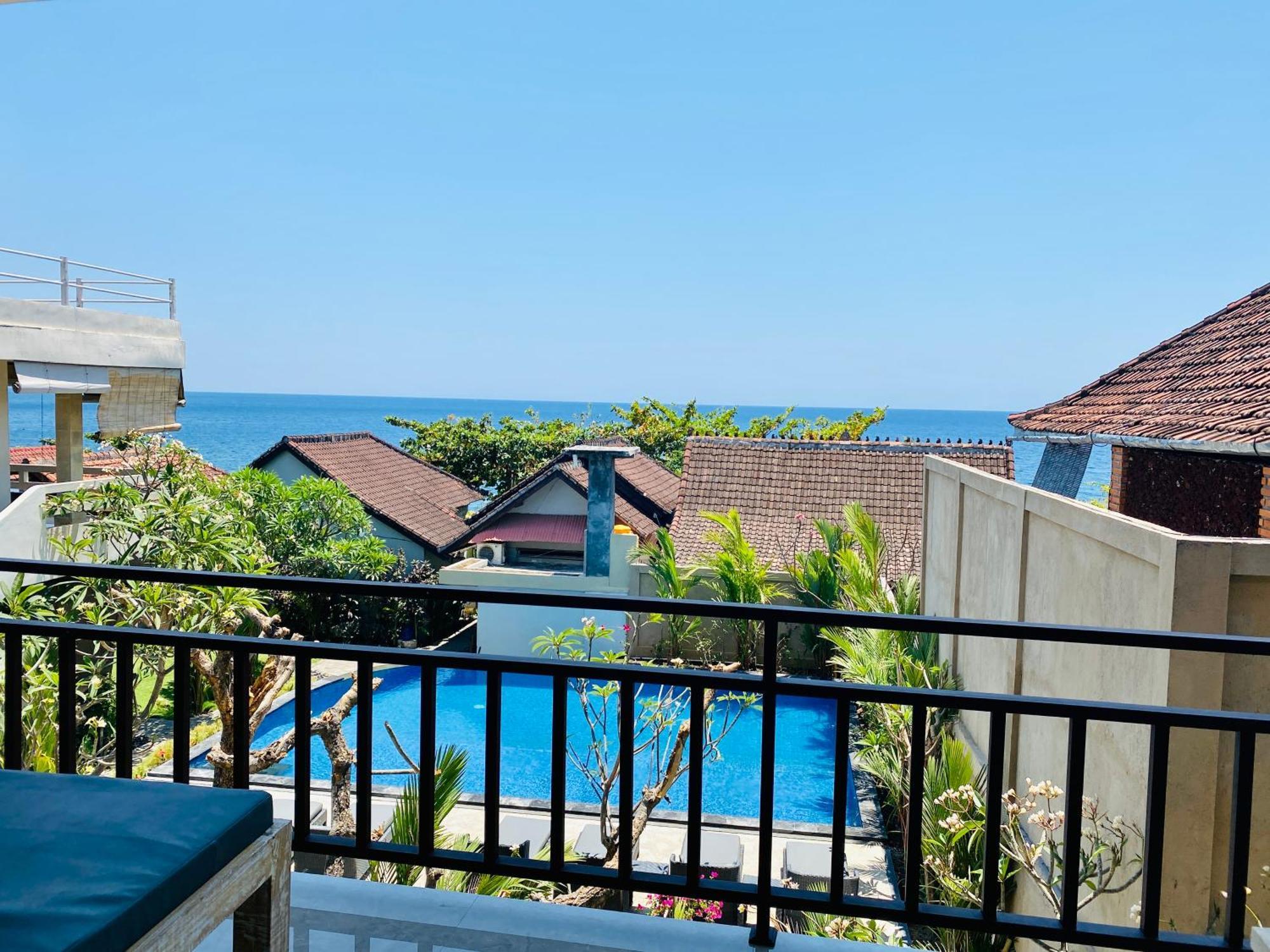 Solaluna Beach Homestay Amed Екстериор снимка