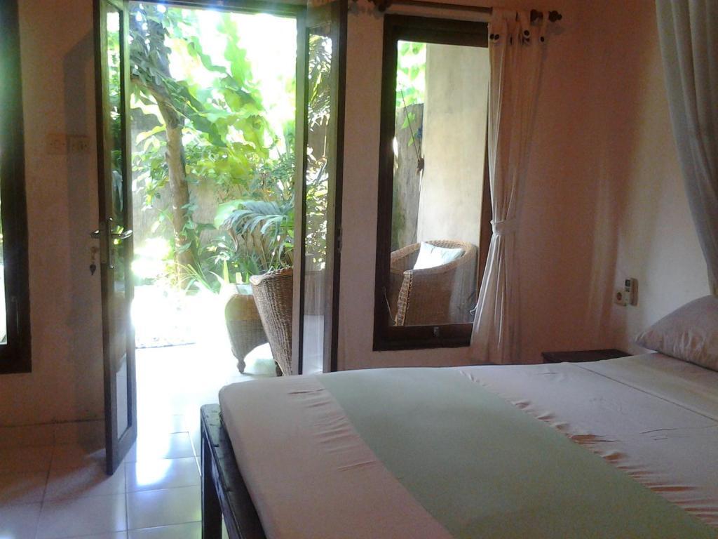 Solaluna Beach Homestay Amed Екстериор снимка