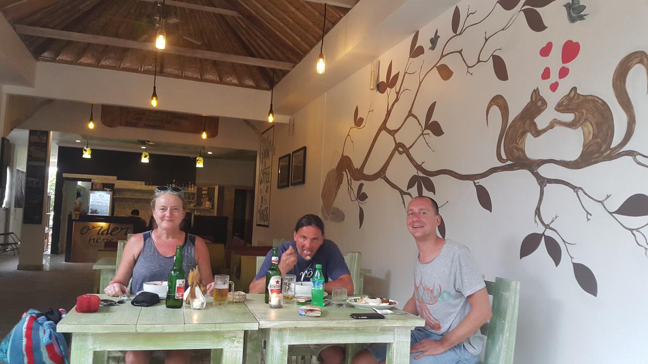 Solaluna Beach Homestay Amed Екстериор снимка
