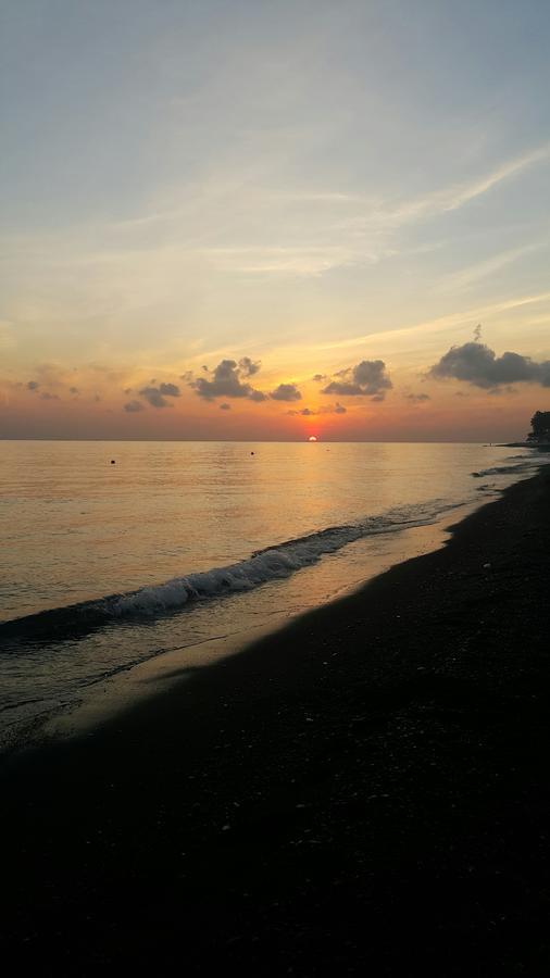 Solaluna Beach Homestay Amed Екстериор снимка