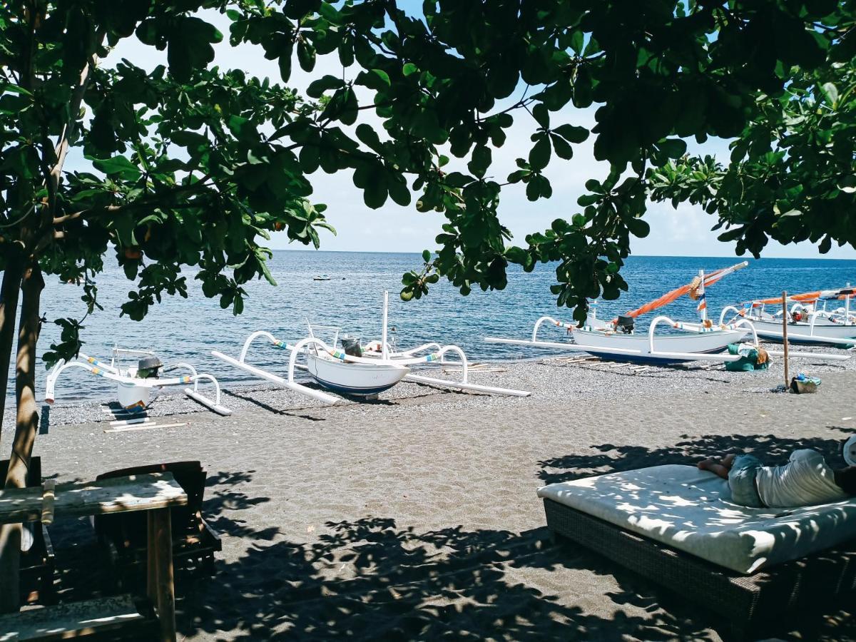 Solaluna Beach Homestay Amed Екстериор снимка