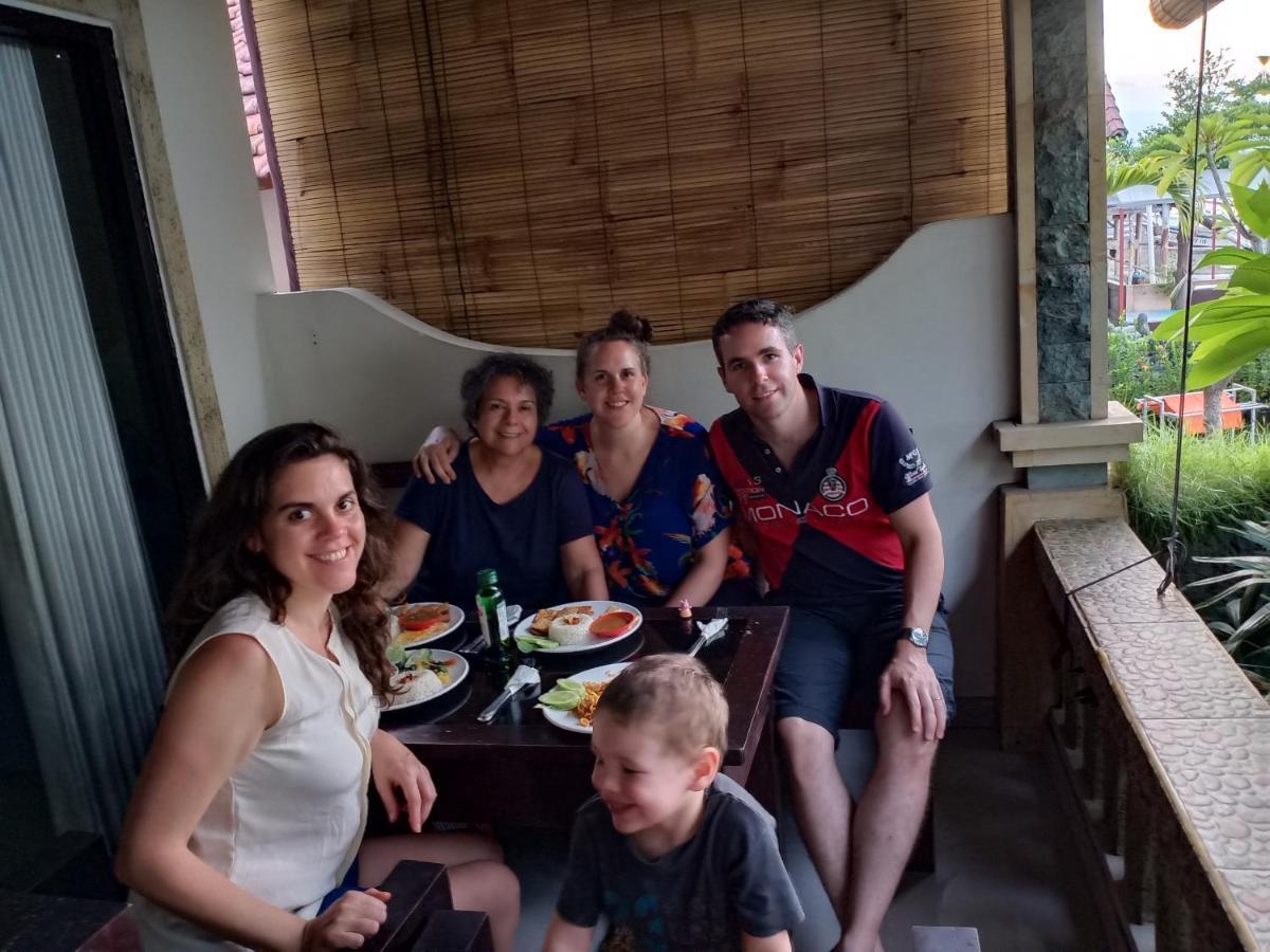 Solaluna Beach Homestay Amed Екстериор снимка